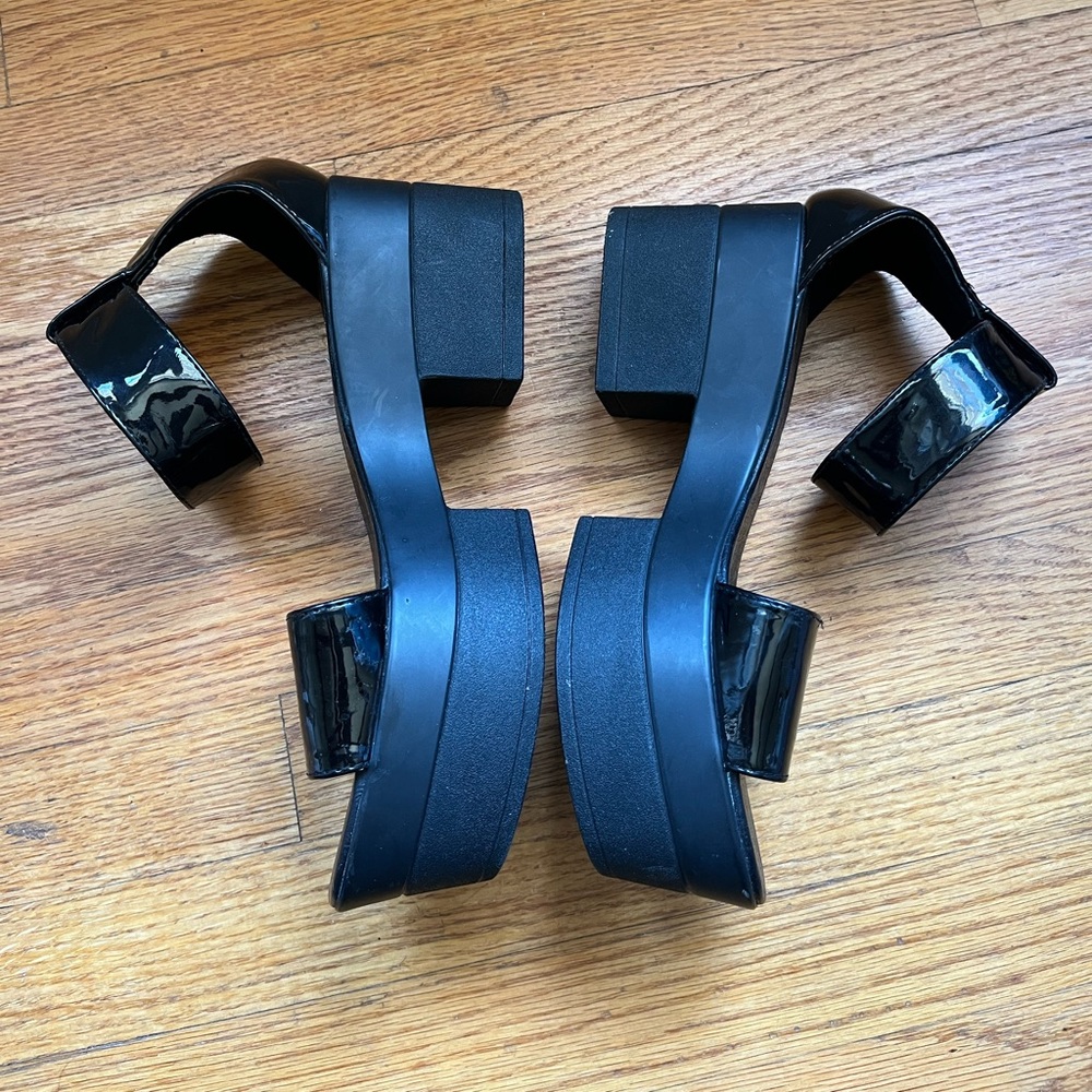 Brand New, Never-Worn, Silence + Noise platform sandals